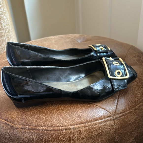 Black/ gold peep toe flats Etienne Aigner patent leather Stardust Size 6 1/2 - Picture 2 of 3